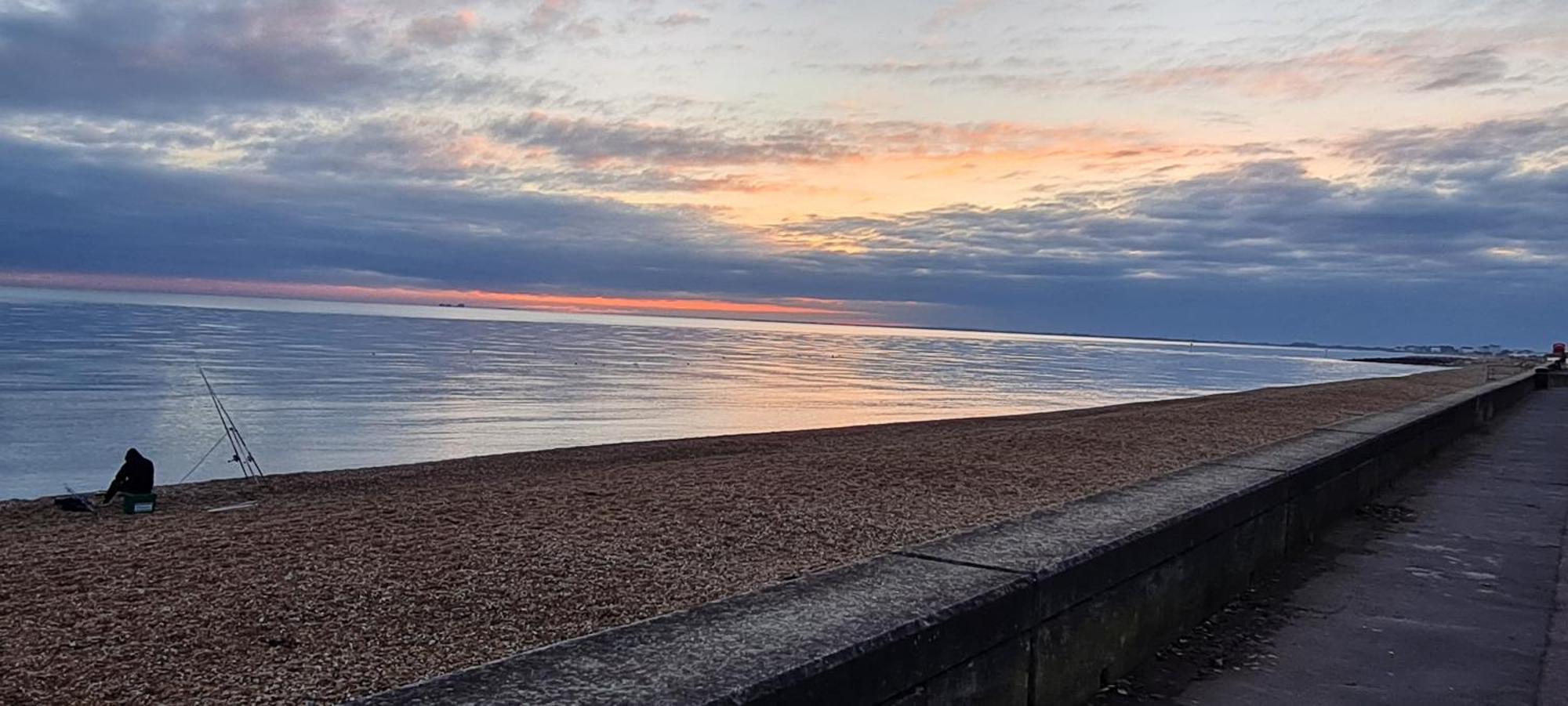 Beach View, 4 Bedroom House Opposite The Sea! Sleeps 10 Sandgate Exteriör bild