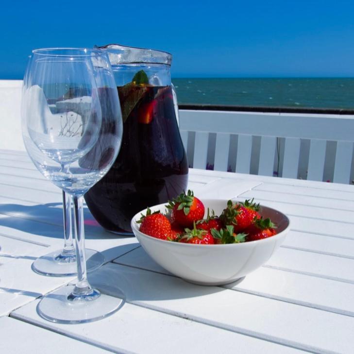 Beach View, 4 Bedroom House Opposite The Sea! Sleeps 10 Sandgate Exteriör bild