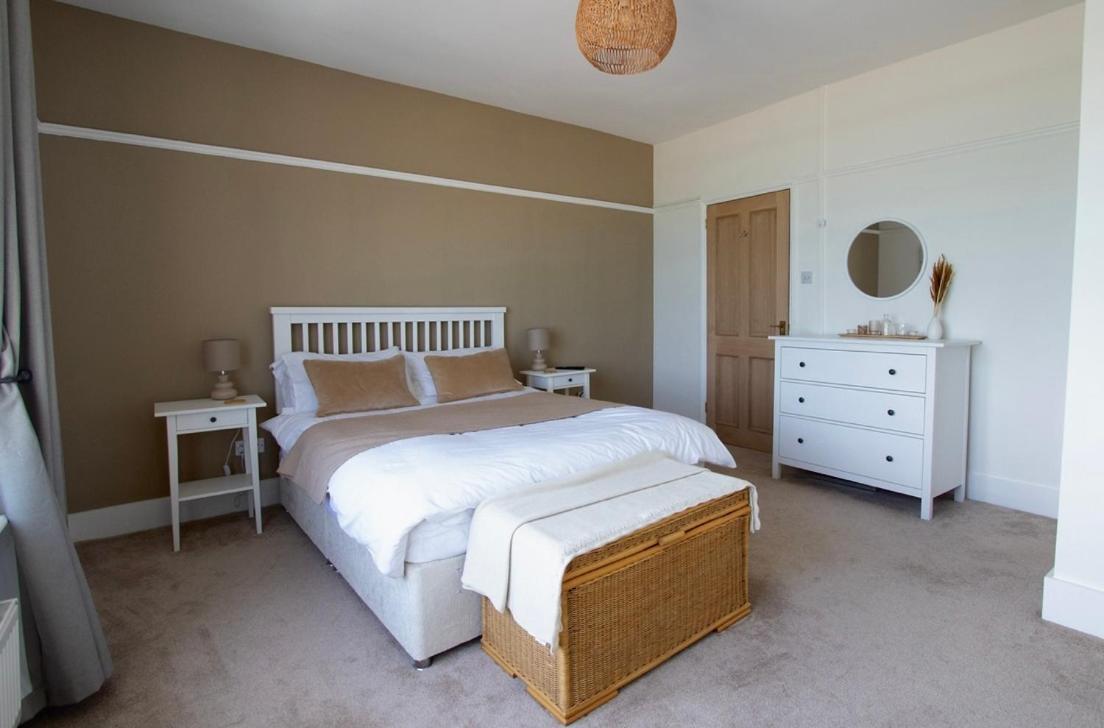Beach View, 4 Bedroom House Opposite The Sea! Sleeps 10 Sandgate Exteriör bild