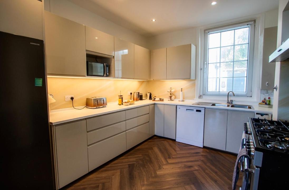 Beach View, 4 Bedroom House Opposite The Sea! Sleeps 10 Sandgate Exteriör bild