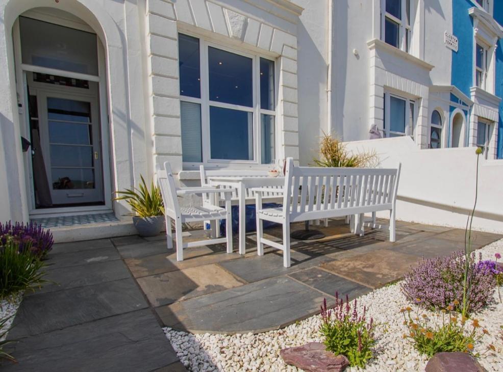Beach View, 4 Bedroom House Opposite The Sea! Sleeps 10 Sandgate Exteriör bild
